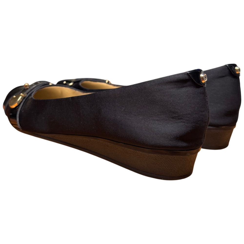 BANDOLINO Vermillion Women's 8 Black Wedge Flats Comfort Shoes Gold Buckle - Picture 6 of 12